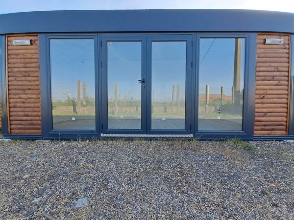 Module Préfabriqué de 13 m2 – Bardage Bois, Toit Plat + Façade Vitrée