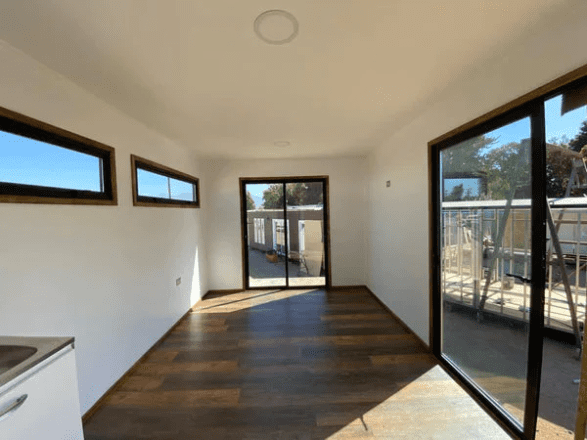 3-7.png Conteneur Modulaire Noyer 6x3m – 18m²