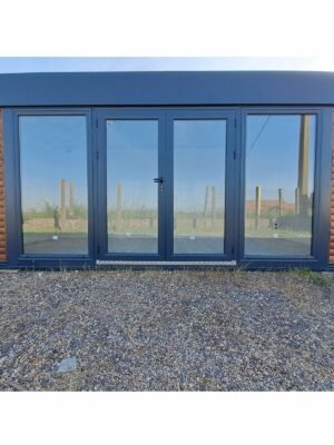 Module Préfabriqué de 13 m2 – Bardage Bois, Toit Plat + Façade Vitrée